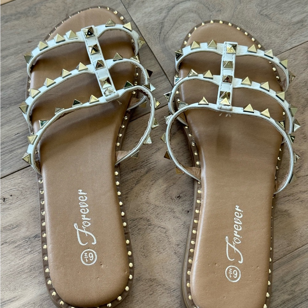 Forever size 6.5 NEW sandal white